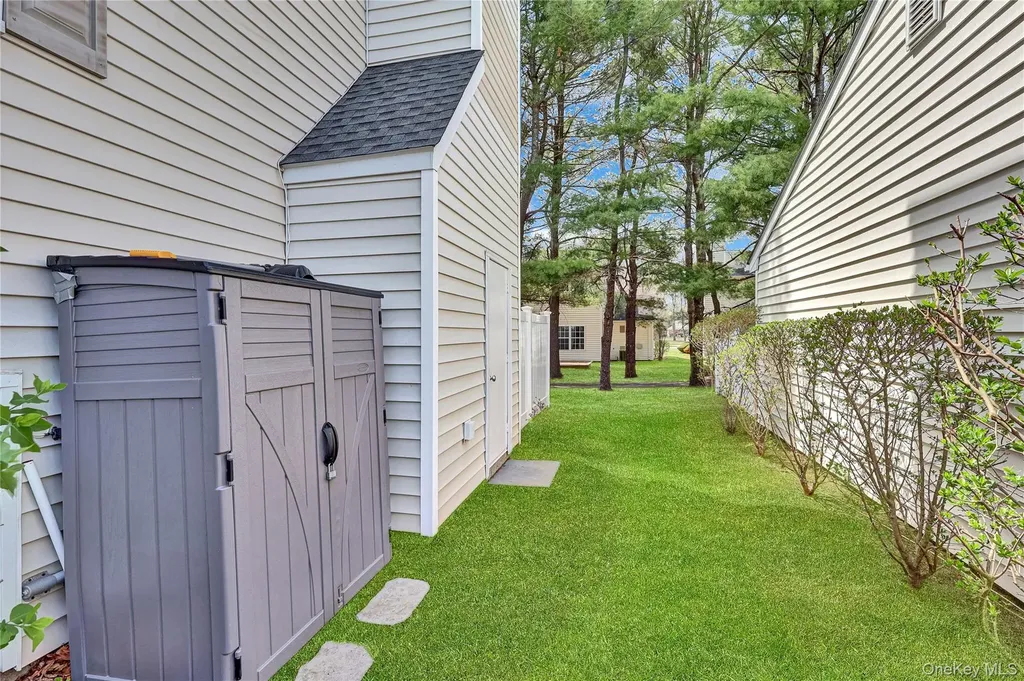 4 Dove Path Coram NY 11727