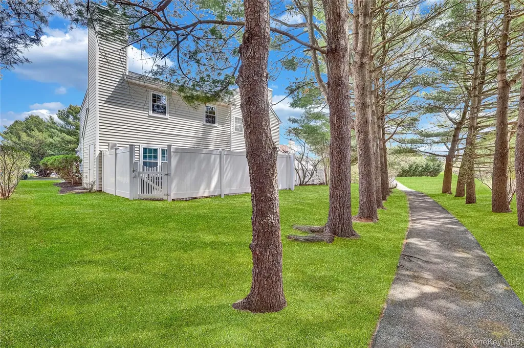 4 Dove Path Coram NY 11727