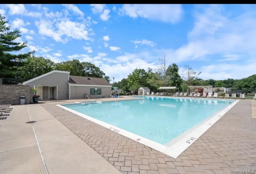 4 Dove Path Coram NY 11727