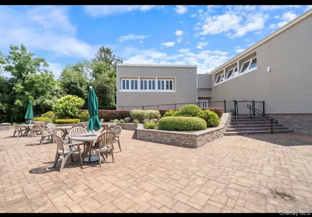 4 Dove Path Coram NY 11727
