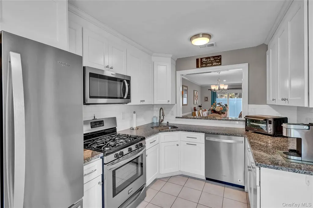 4 Dove Path Coram NY 11727