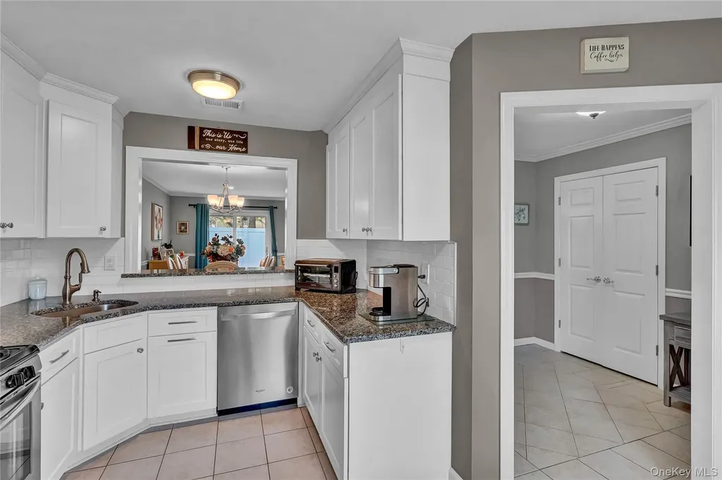 4 Dove Path Coram NY 11727