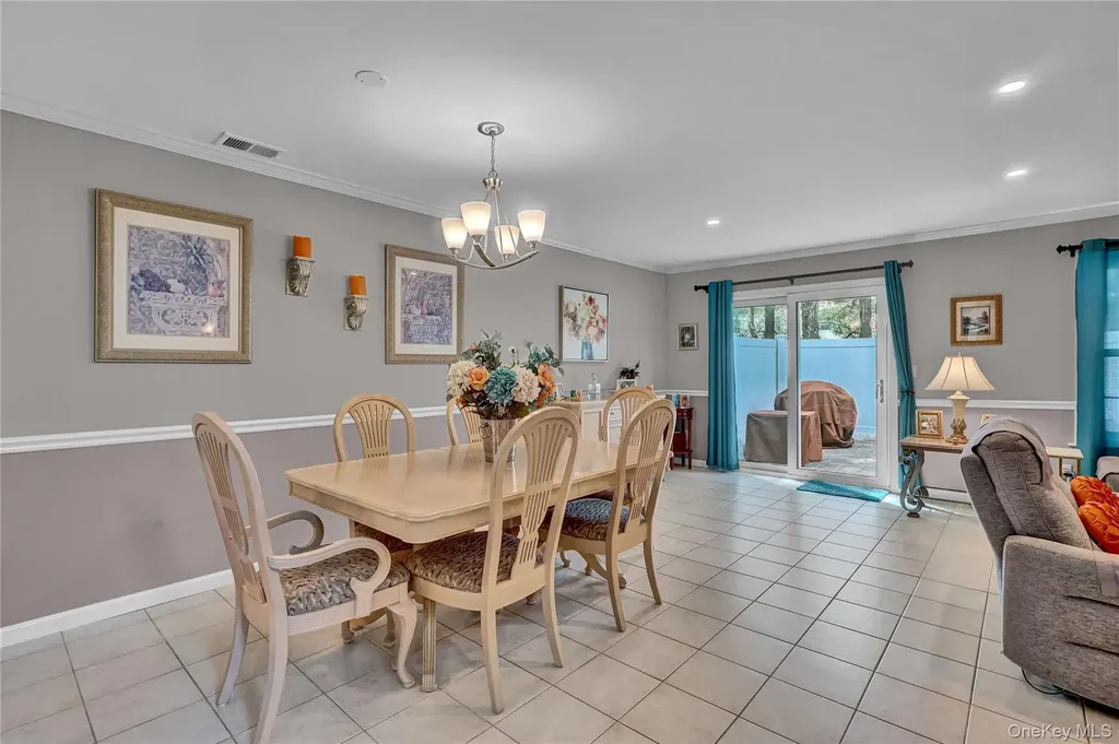 4 Dove Path Coram NY 11727