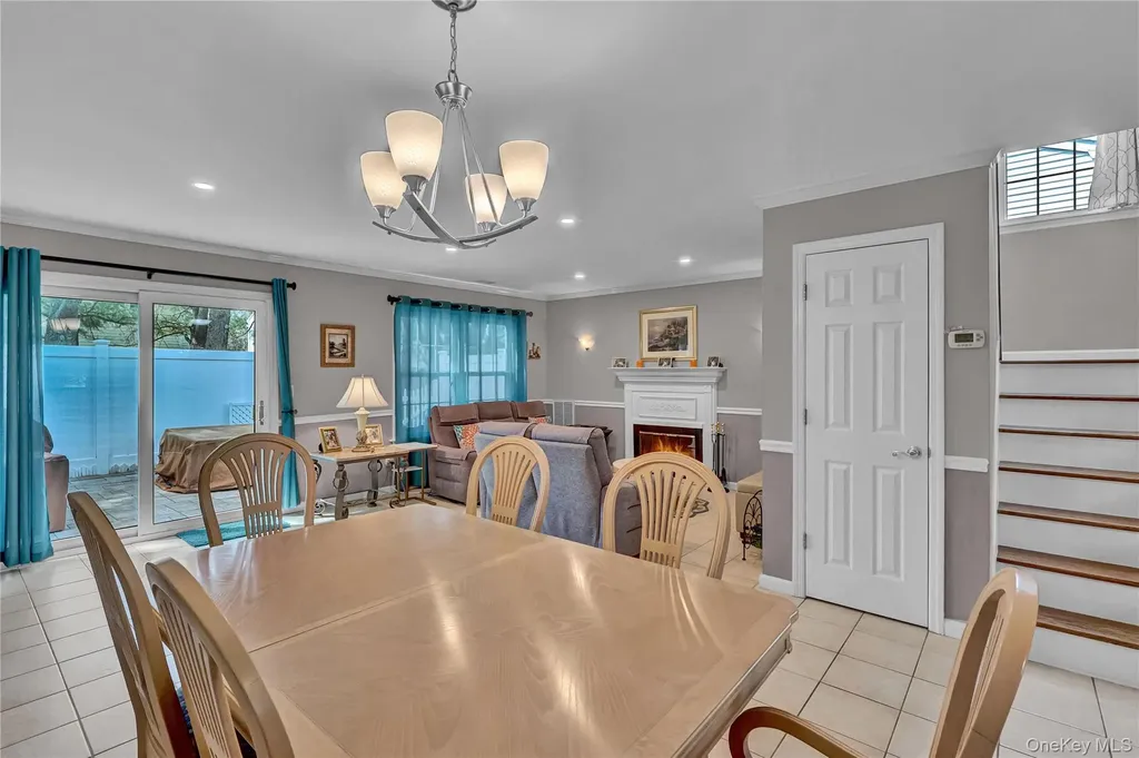 4 Dove Path Coram NY 11727
