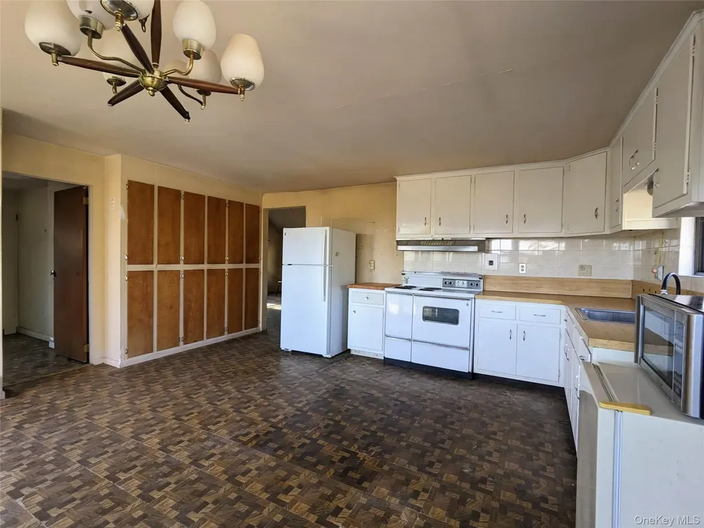 33 E Tusten Place Smallwood NY 12778