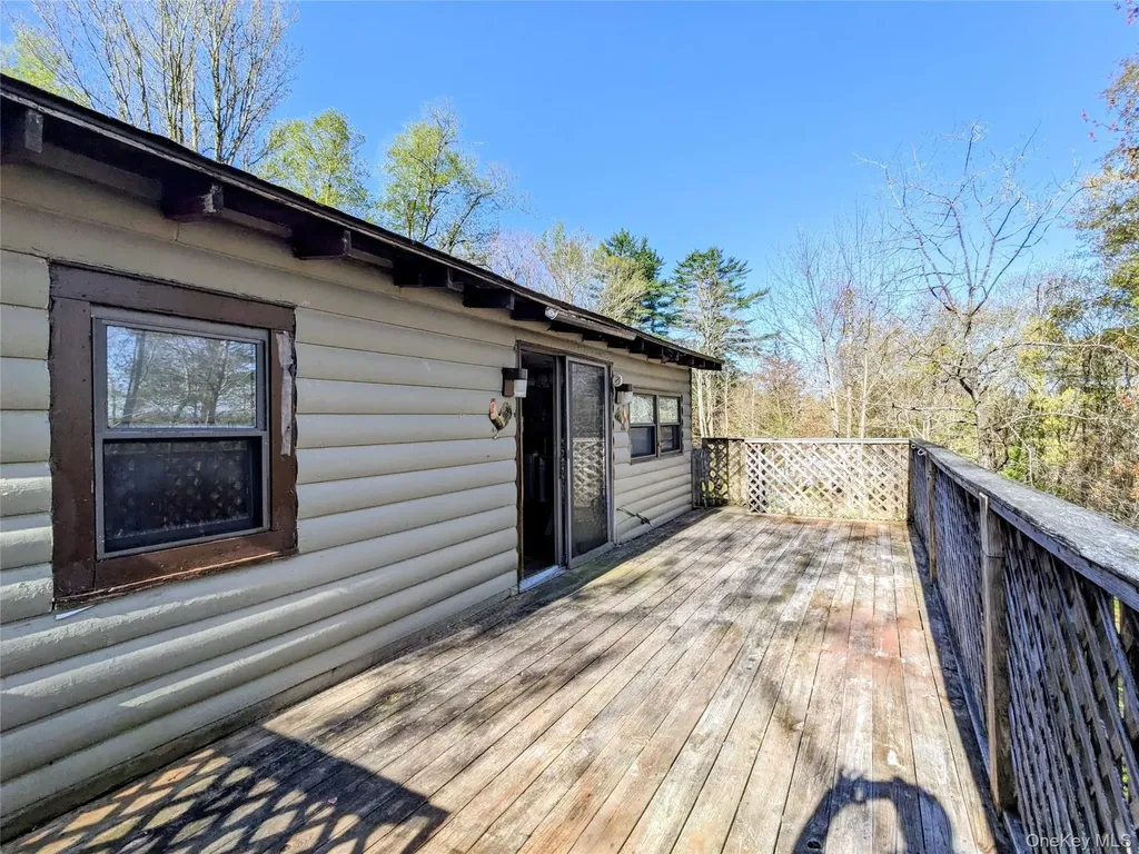 33 E Tusten Place Smallwood NY 12778