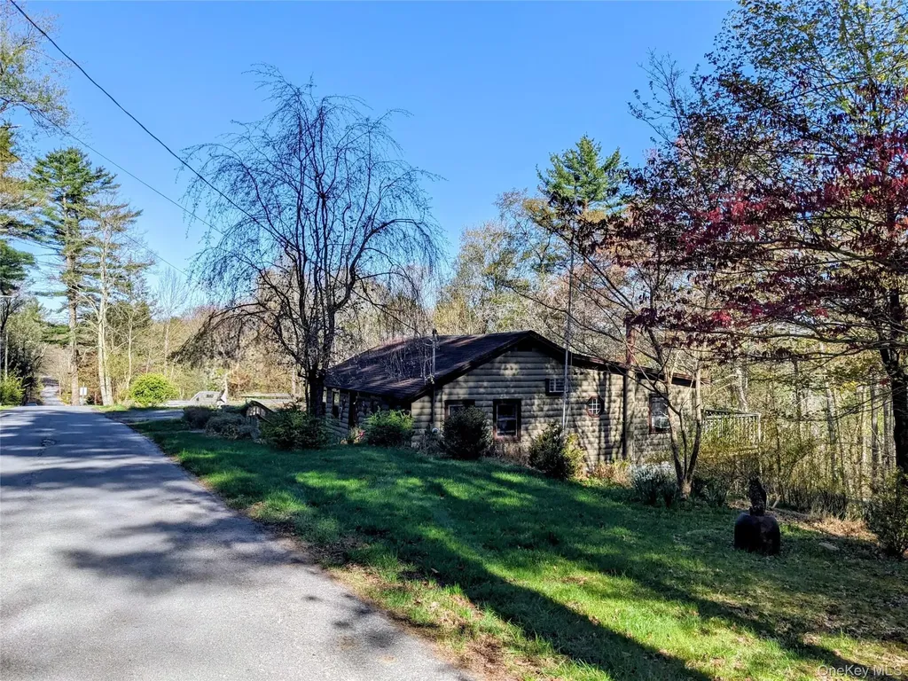 33 E Tusten Place Smallwood NY 12778