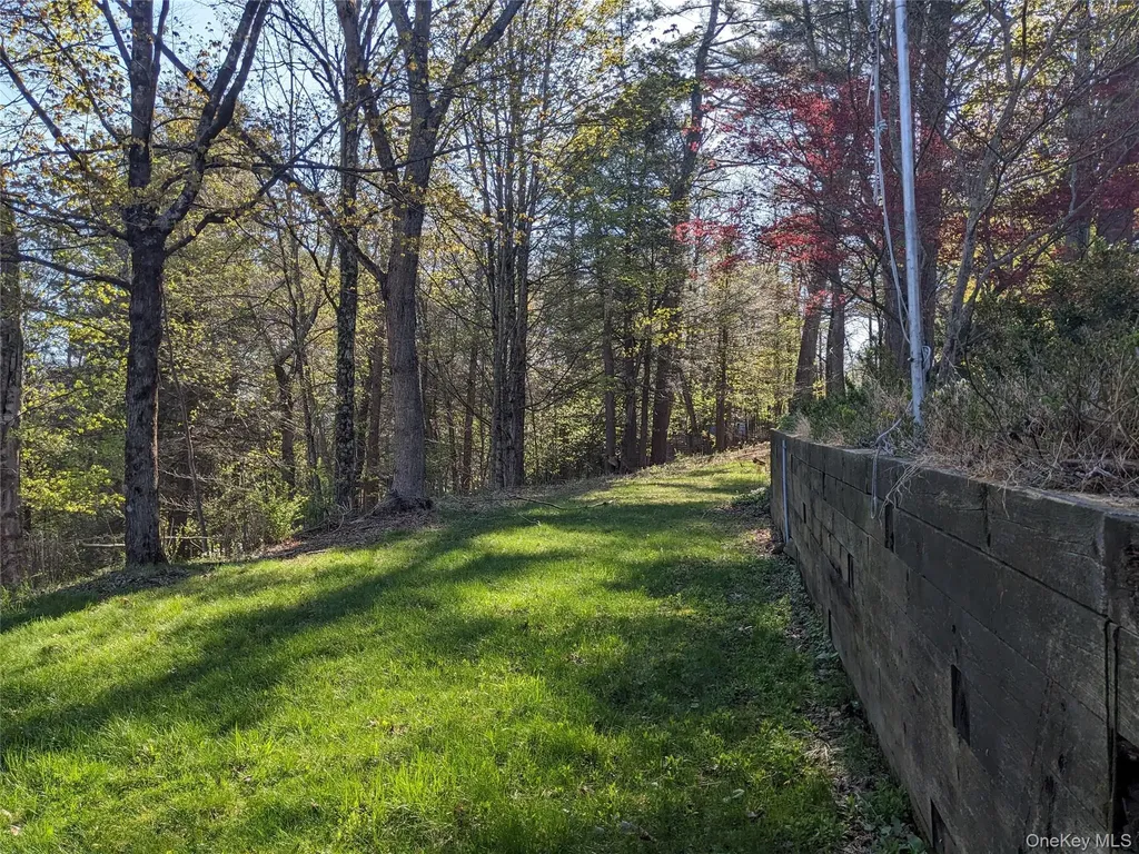 33 E Tusten Place Smallwood NY 12778