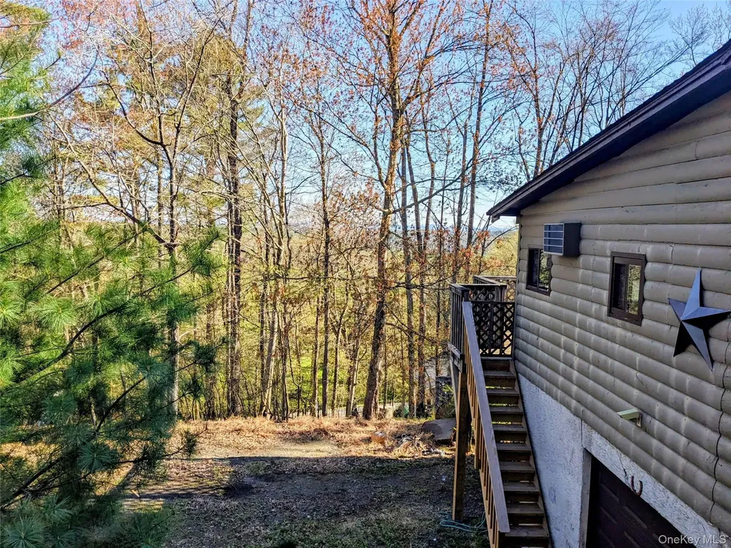 33 E Tusten Place Smallwood NY 12778