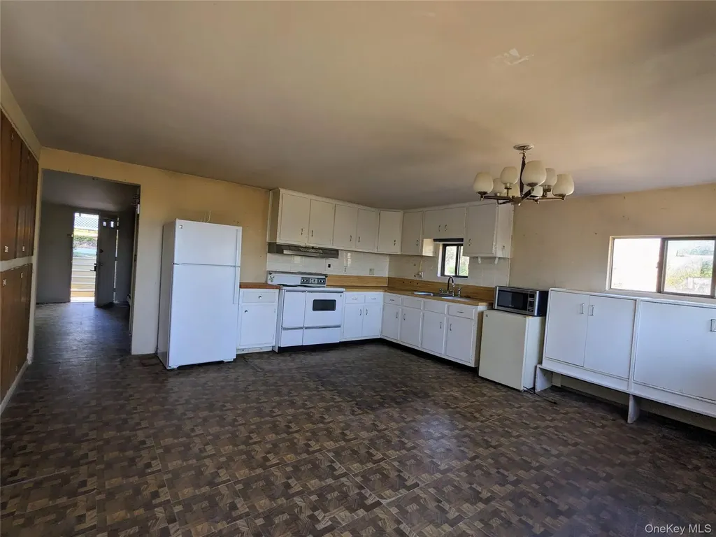33 E Tusten Place Smallwood NY 12778