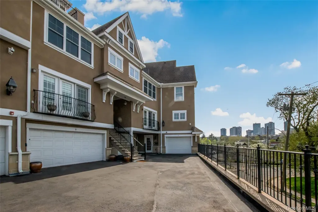 80 Old Boston Post Road New Rochelle NY 10801