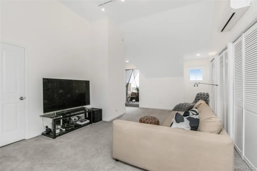 80 Old Boston Post Road New Rochelle NY 10801