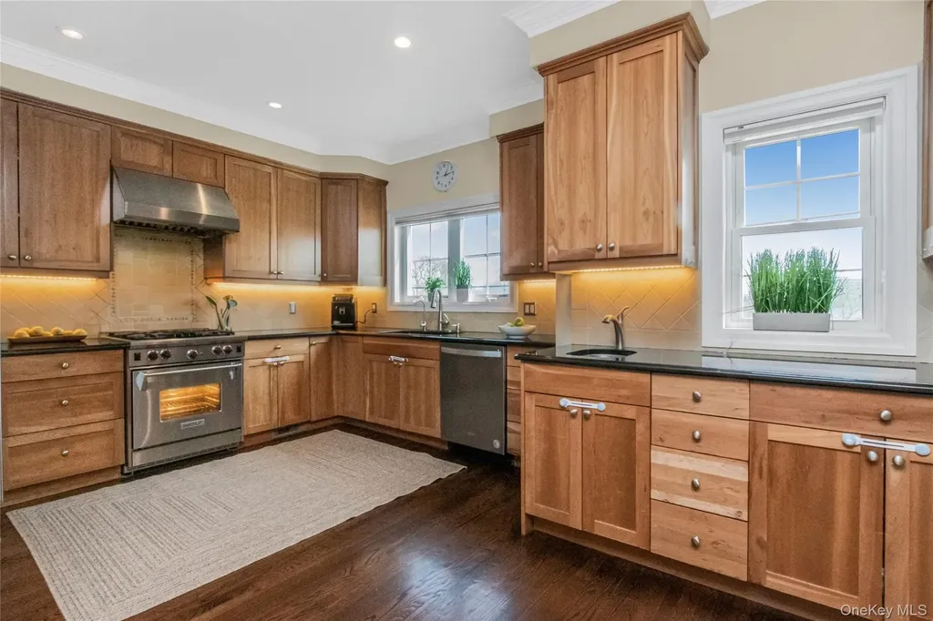 80 Old Boston Post Road New Rochelle NY 10801
