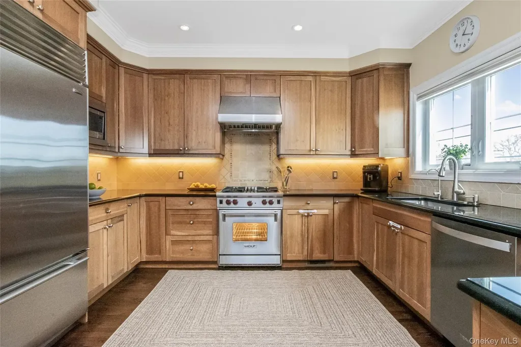 80 Old Boston Post Road New Rochelle NY 10801