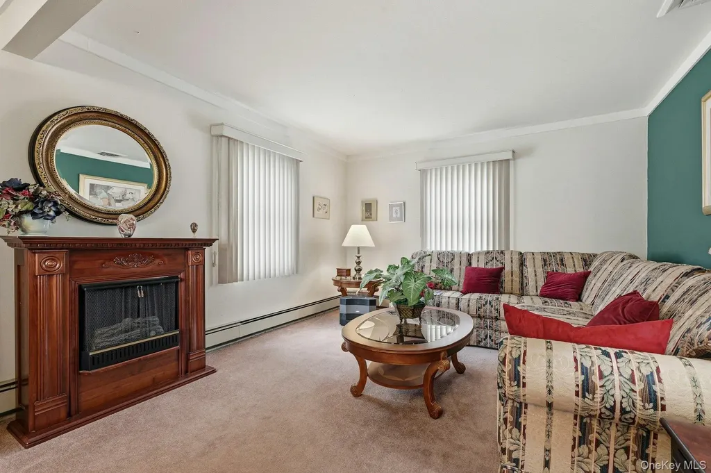 124 Saddle Lane Levittown NY 11756