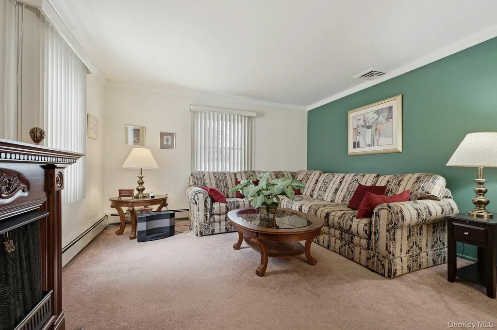 124 Saddle Lane Levittown NY 11756