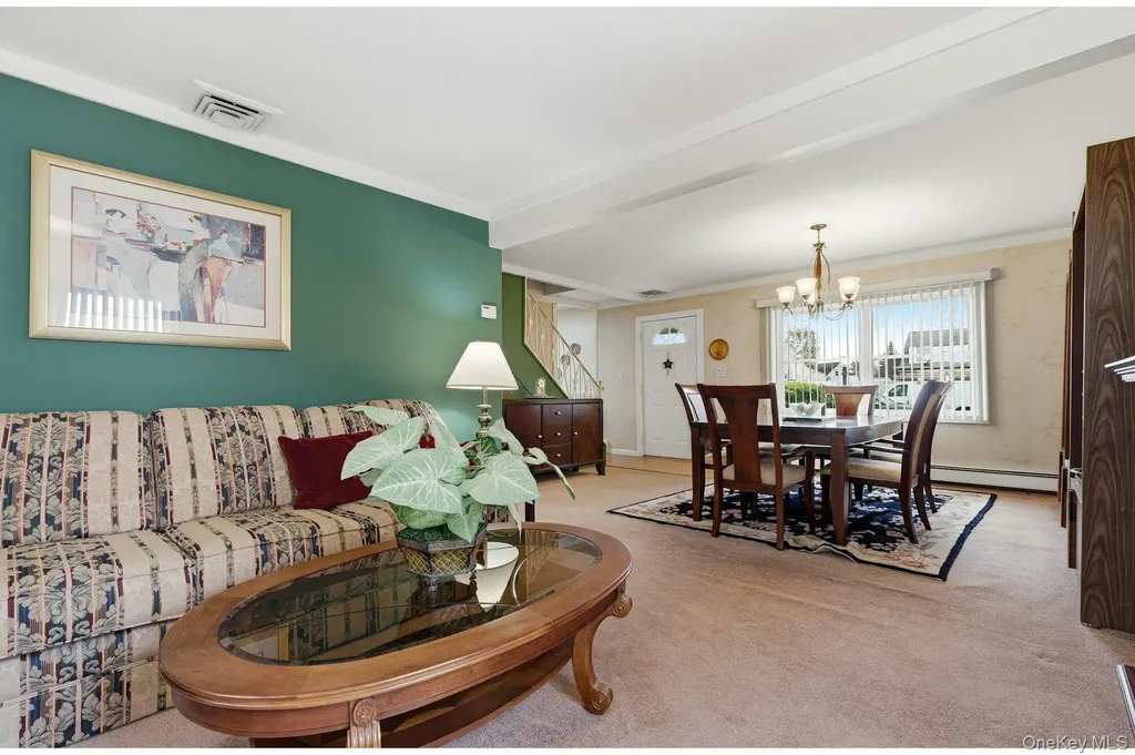 124 Saddle Lane Levittown NY 11756
