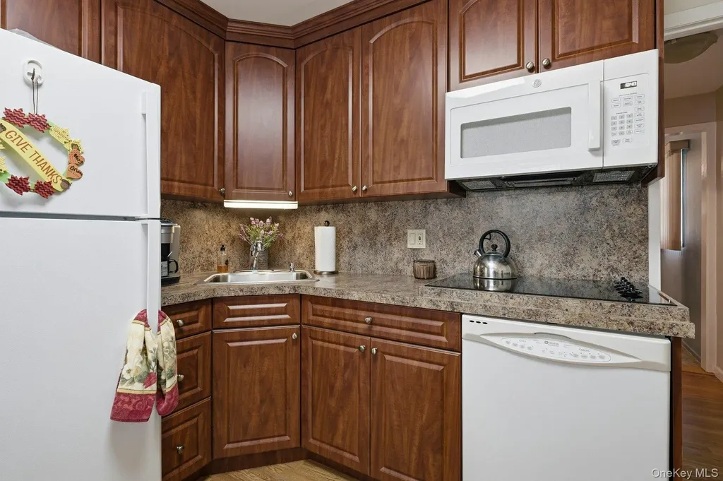 124 Saddle Lane Levittown NY 11756