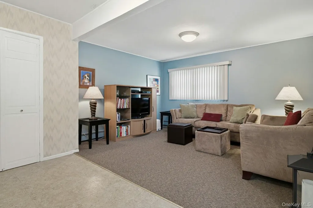 124 Saddle Lane Levittown NY 11756