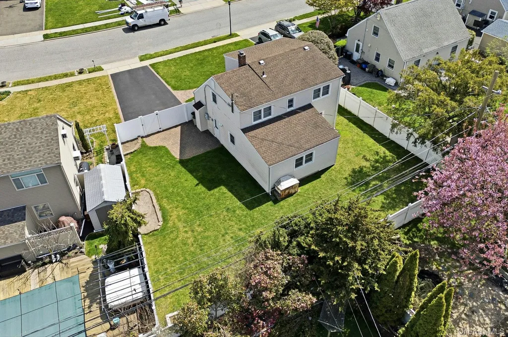124 Saddle Lane Levittown NY 11756