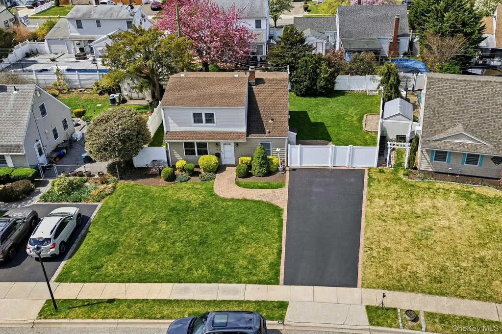 124 Saddle Lane Levittown NY 11756