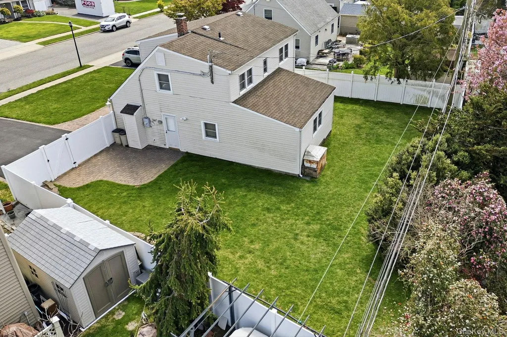 124 Saddle Lane Levittown NY 11756