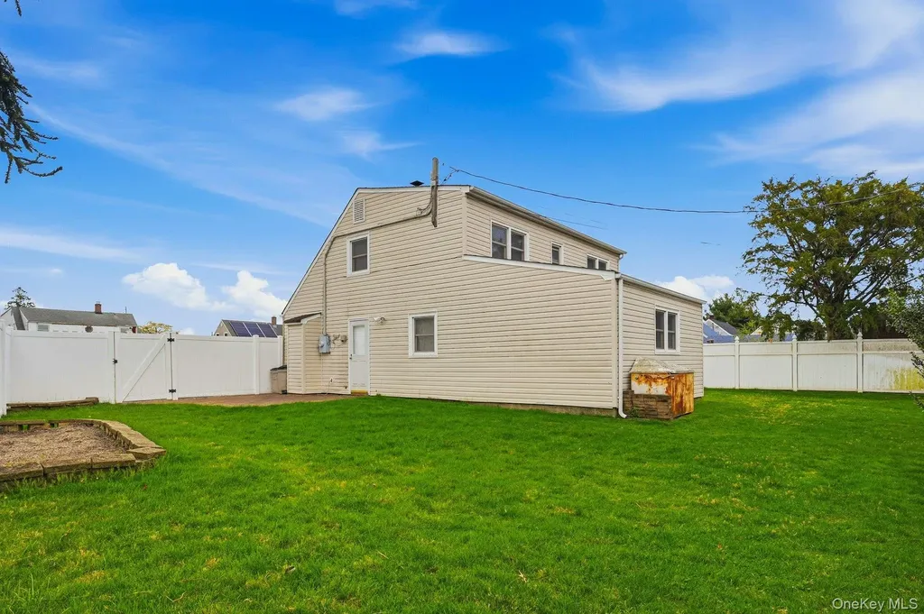 124 Saddle Lane Levittown NY 11756