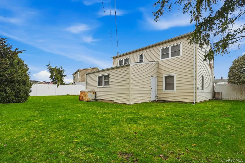124 Saddle Lane Levittown NY 11756