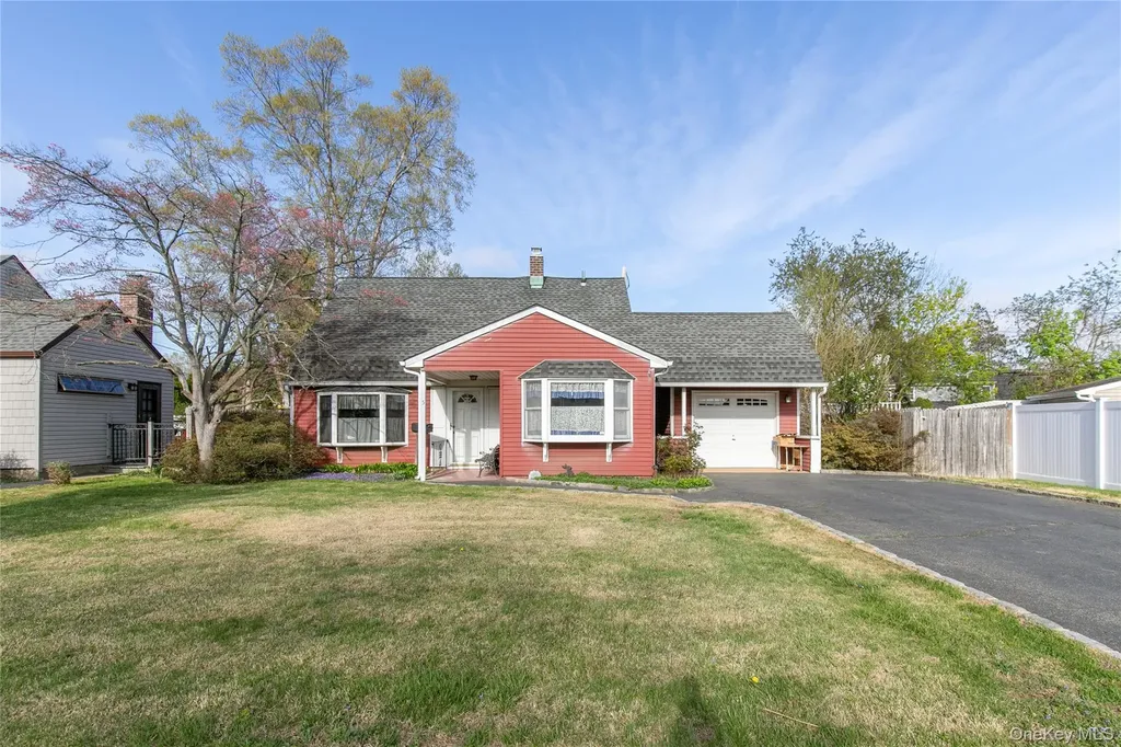5 Crabtree Lane Levittown NY 11756