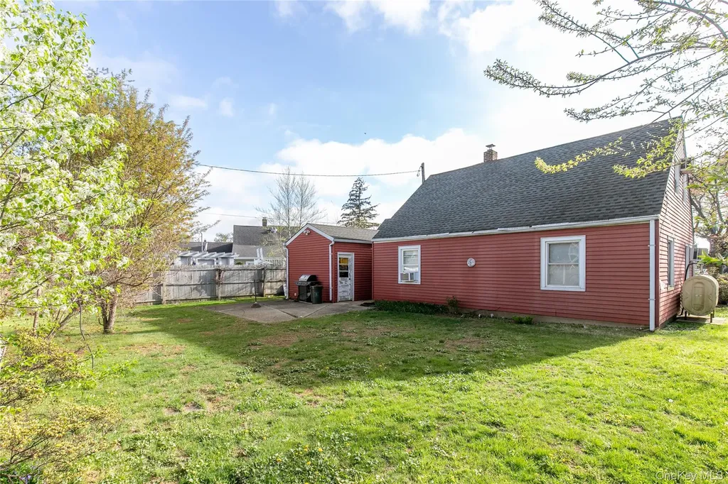 5 Crabtree Lane Levittown NY 11756