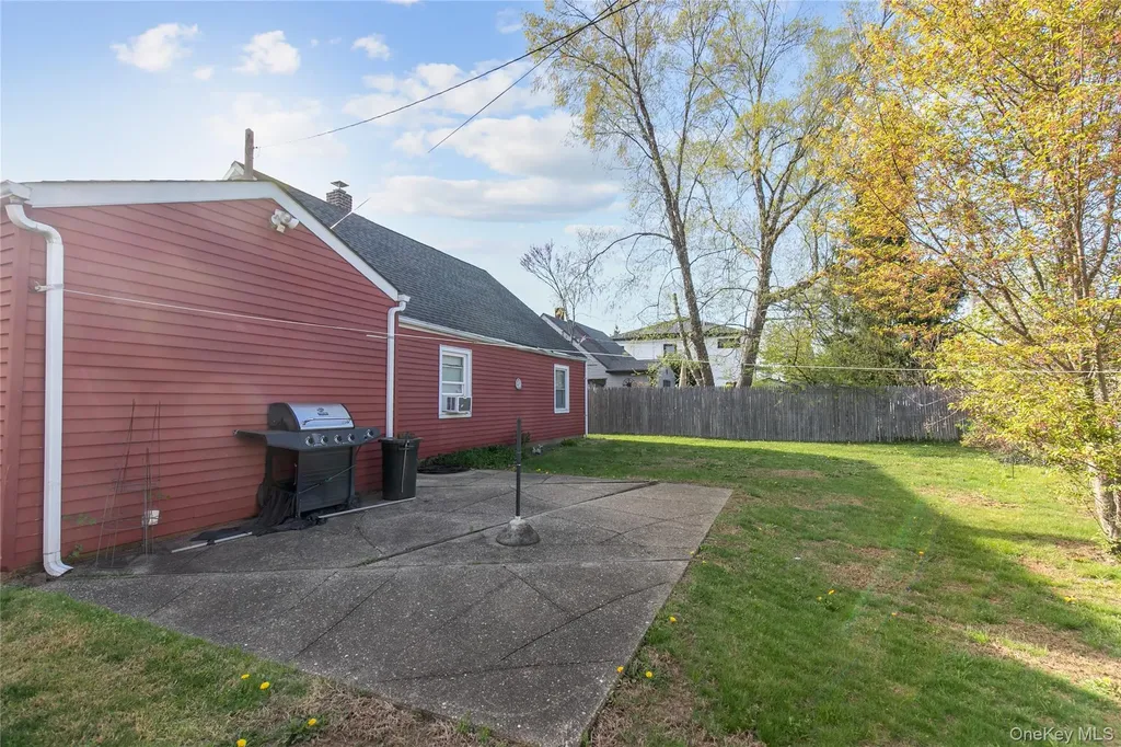 5 Crabtree Lane Levittown NY 11756