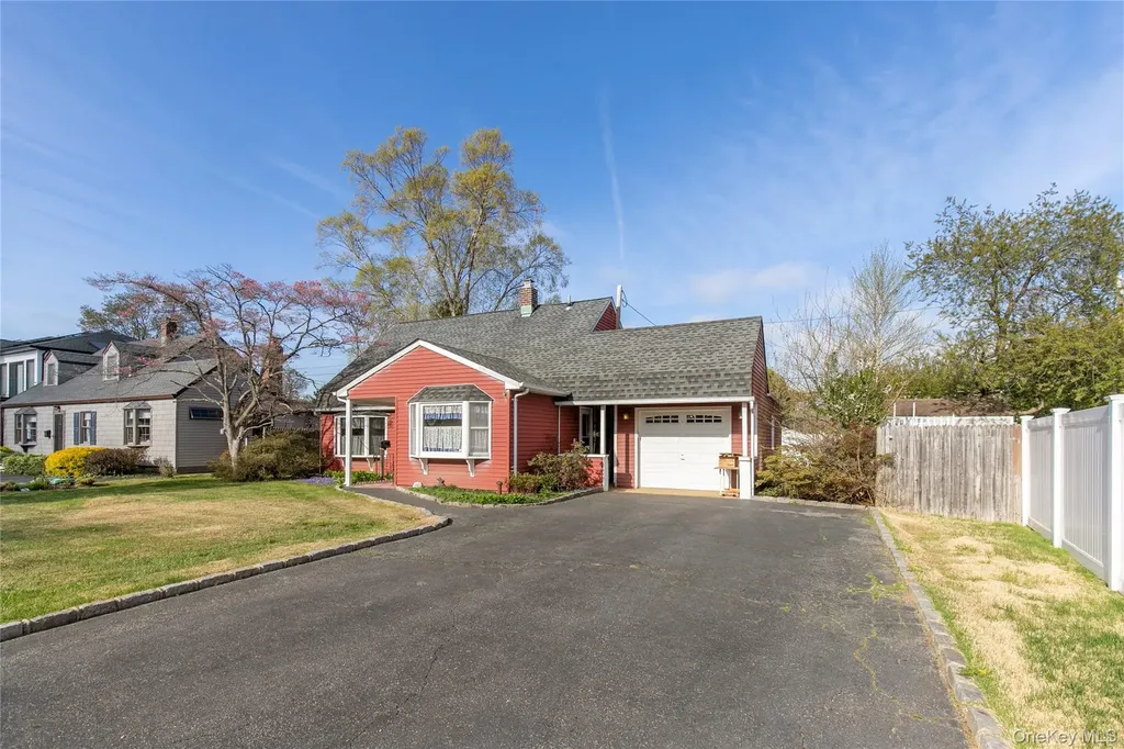5 Crabtree Lane Levittown NY 11756