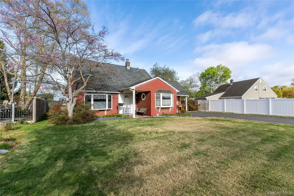 5 Crabtree Lane Levittown NY 11756