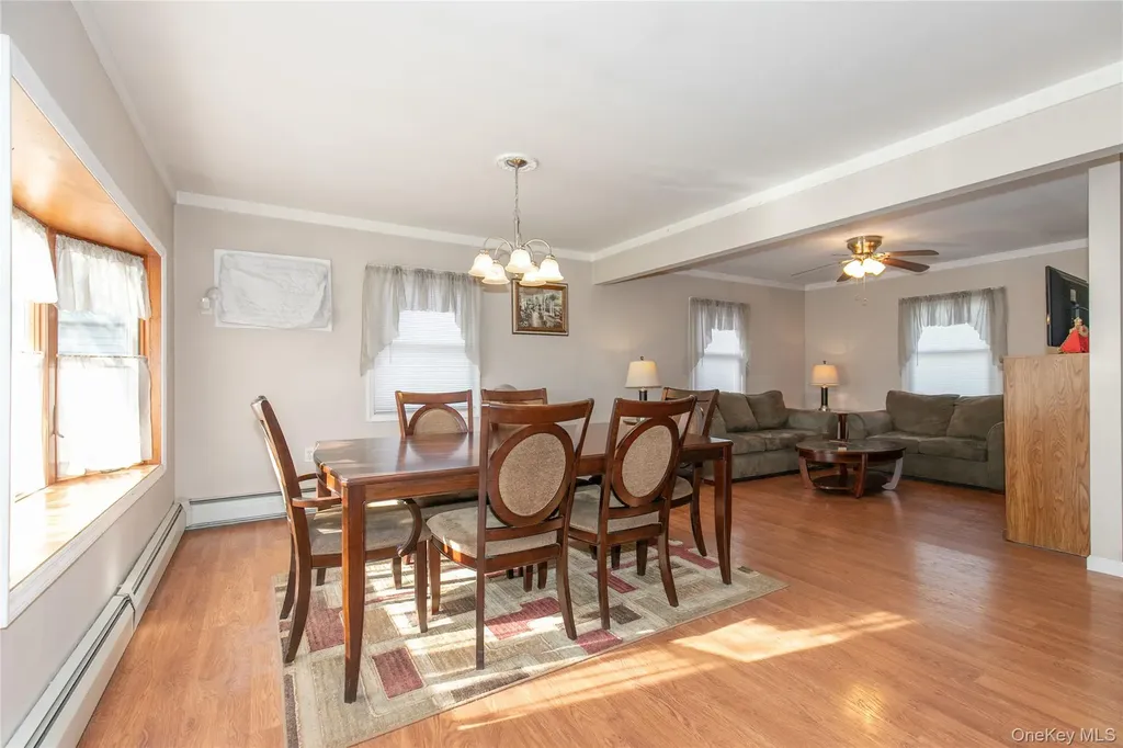 5 Crabtree Lane Levittown NY 11756