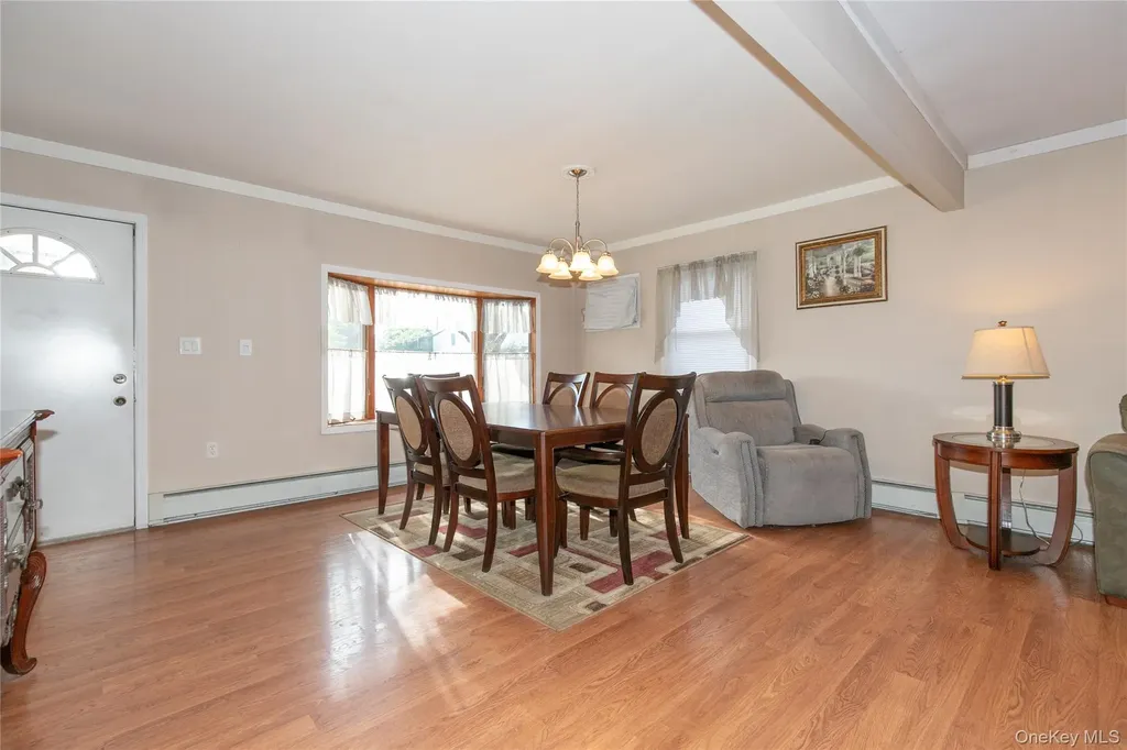 5 Crabtree Lane Levittown NY 11756