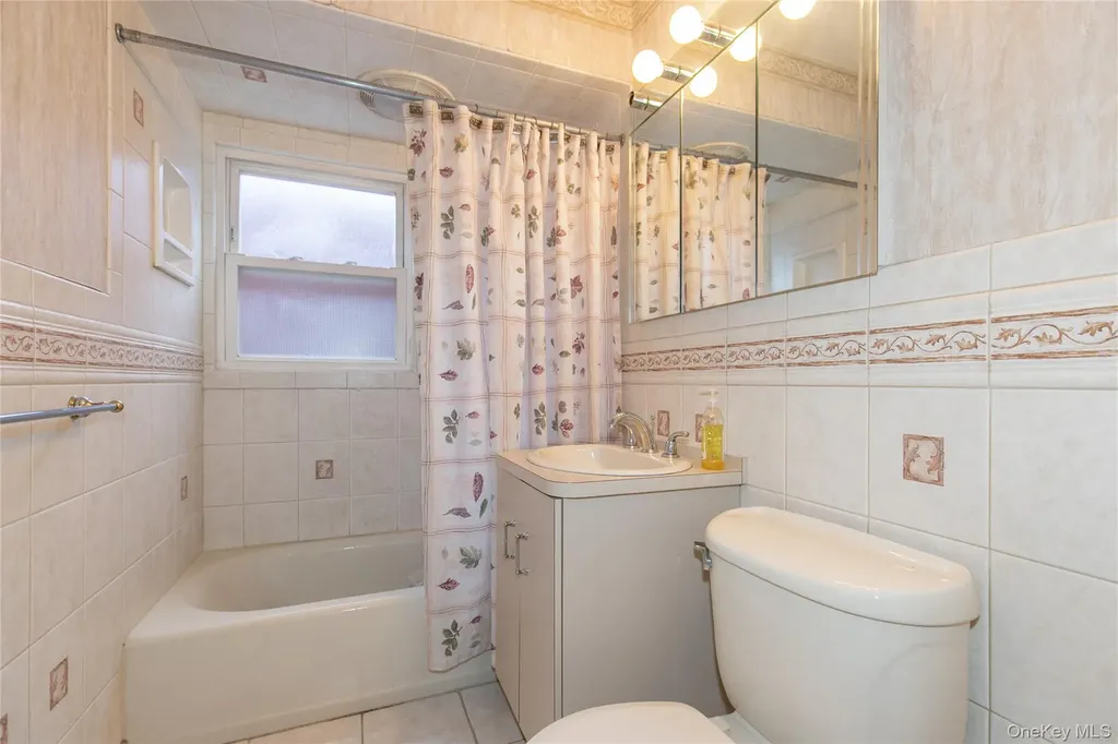 5 Crabtree Lane Levittown NY 11756