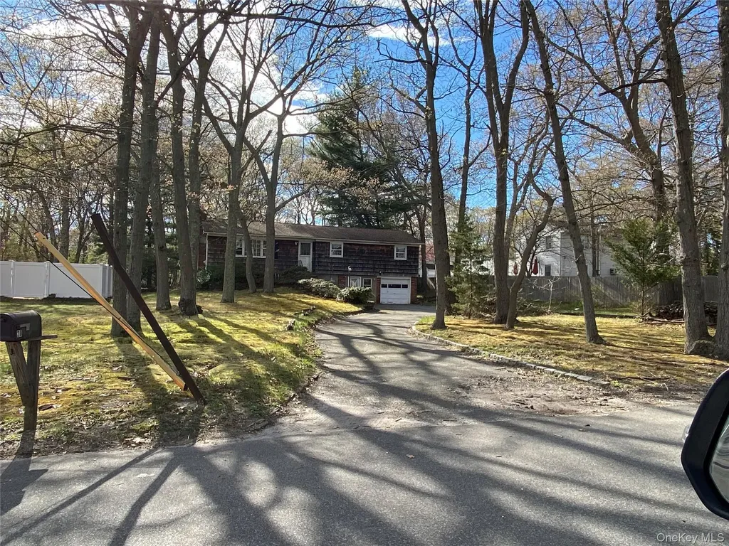 20 Oak Place Selden NY 11784