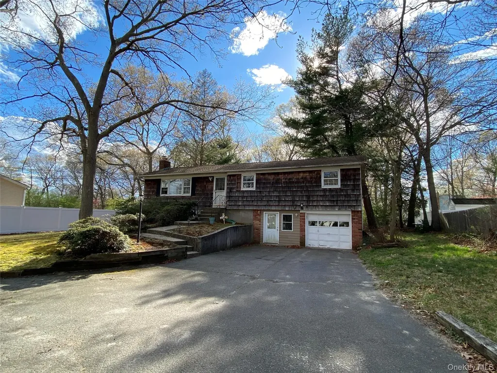 20 Oak Place Selden NY 11784