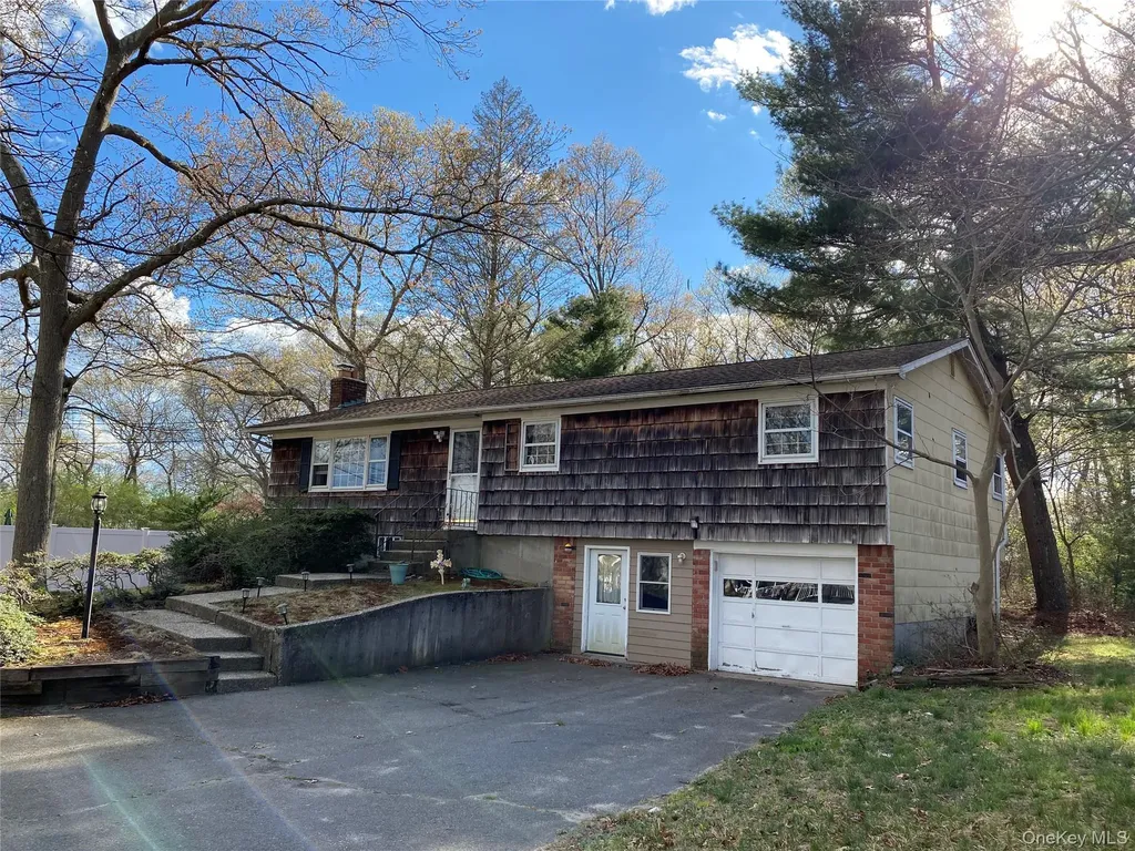 20 Oak Place Selden NY 11784