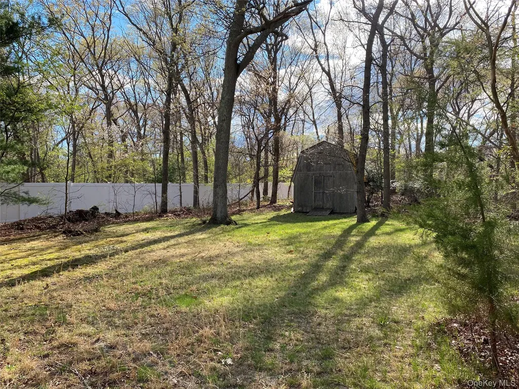 20 Oak Place Selden NY 11784
