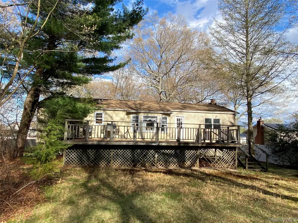 20 Oak Place Selden NY 11784