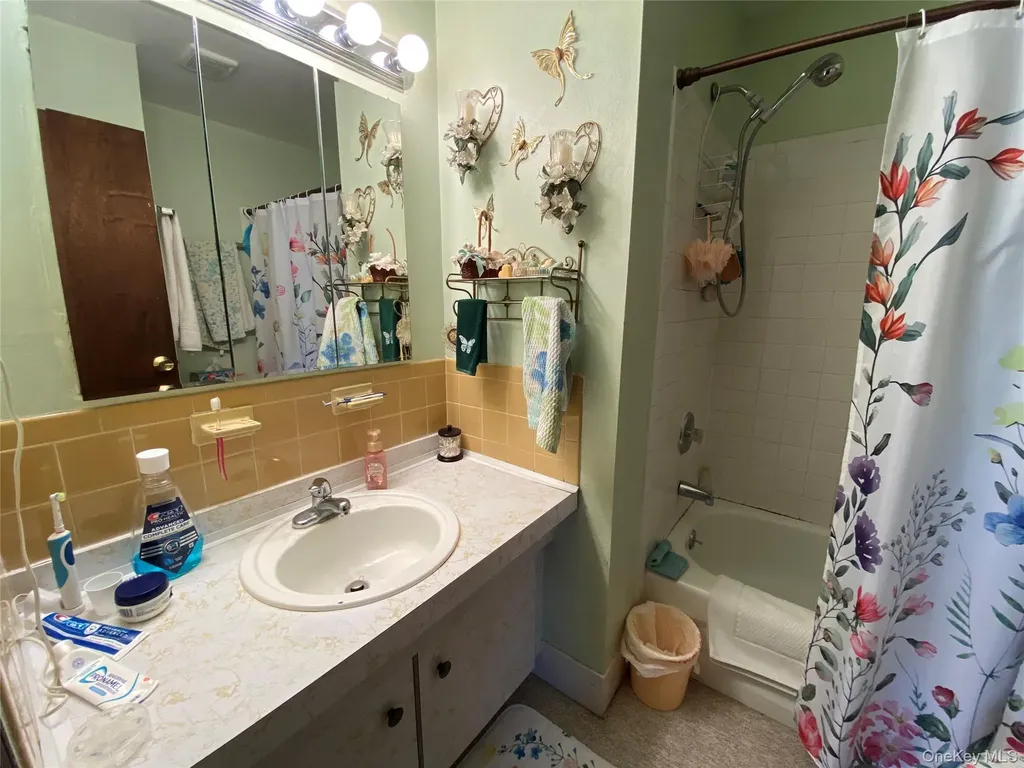 20 Oak Place Selden NY 11784