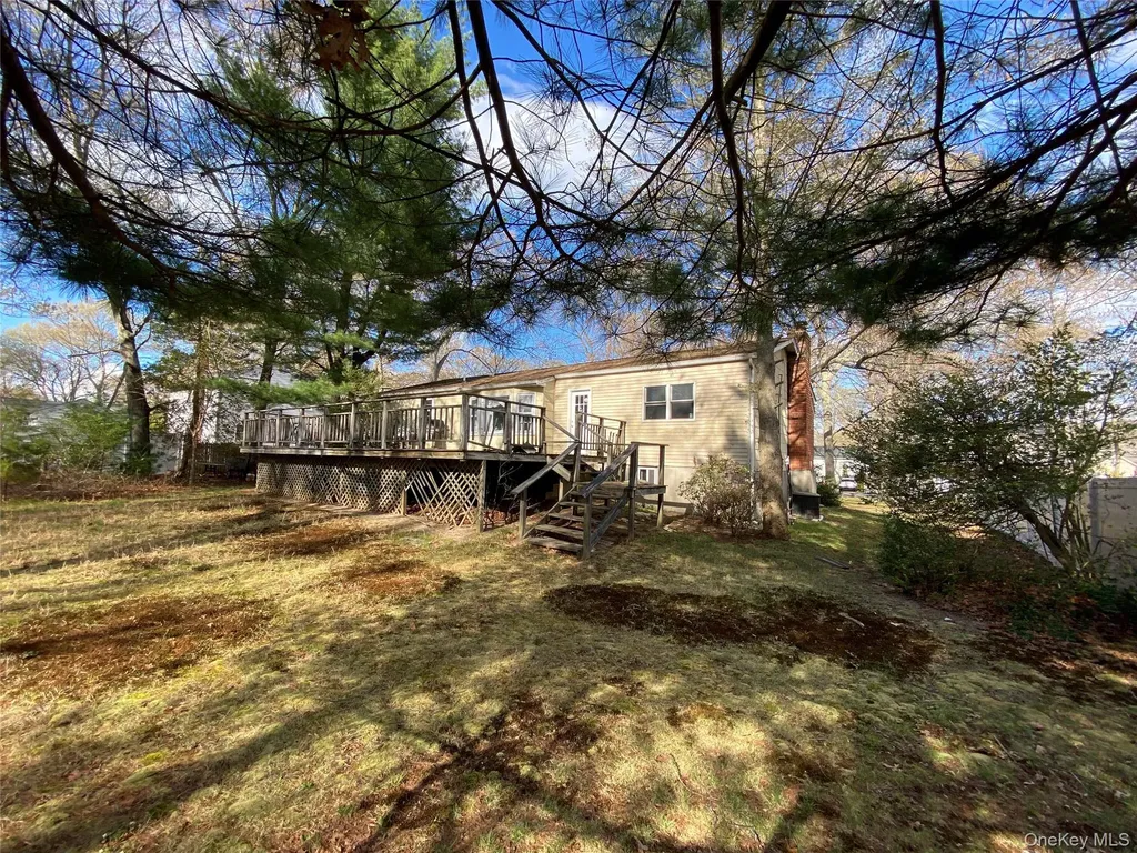 20 Oak Place Selden NY 11784