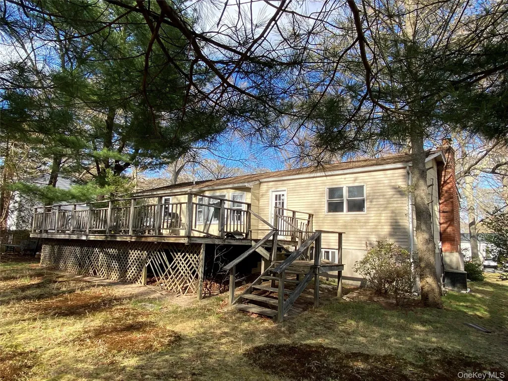 20 Oak Place Selden NY 11784