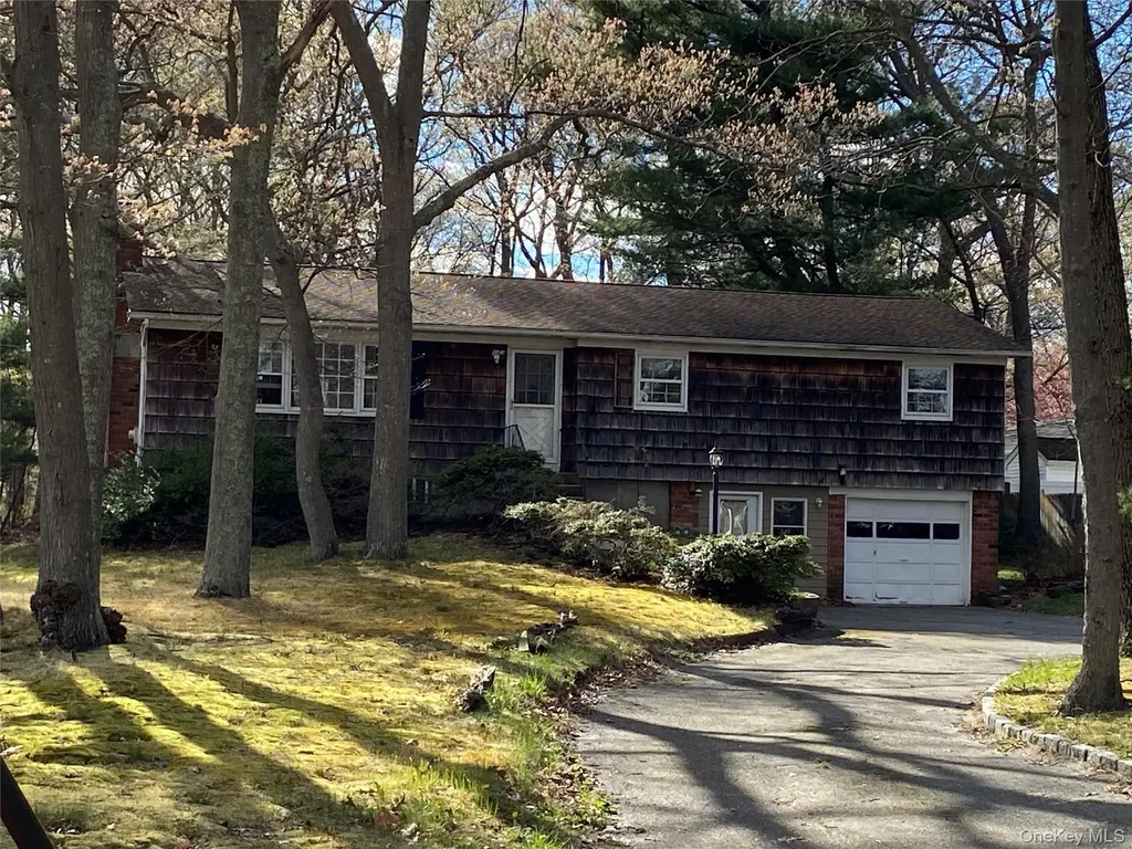 20 Oak Place Selden NY 11784
