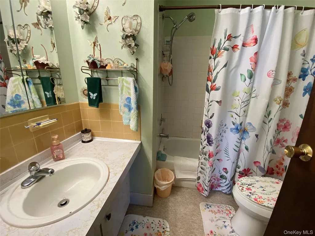 20 Oak Place Selden NY 11784