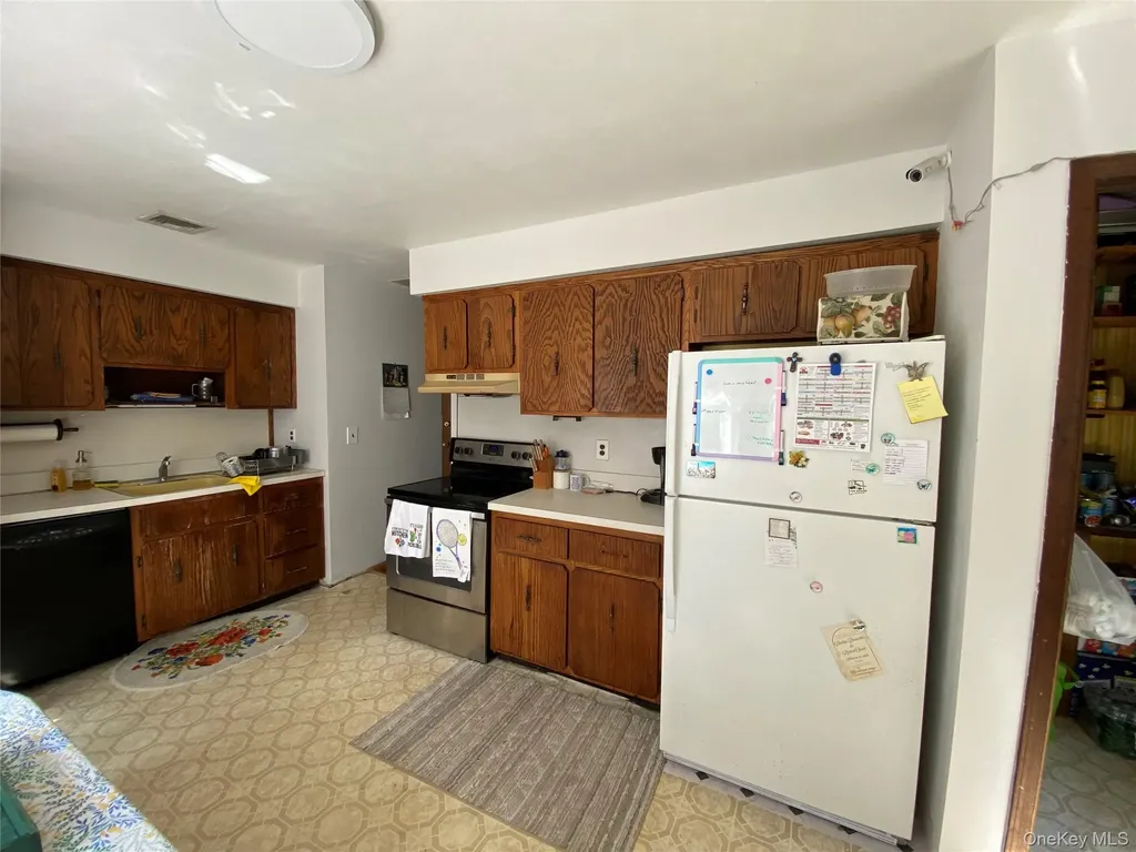 20 Oak Place Selden NY 11784