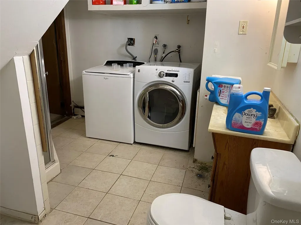 20 Oak Place Selden NY 11784
