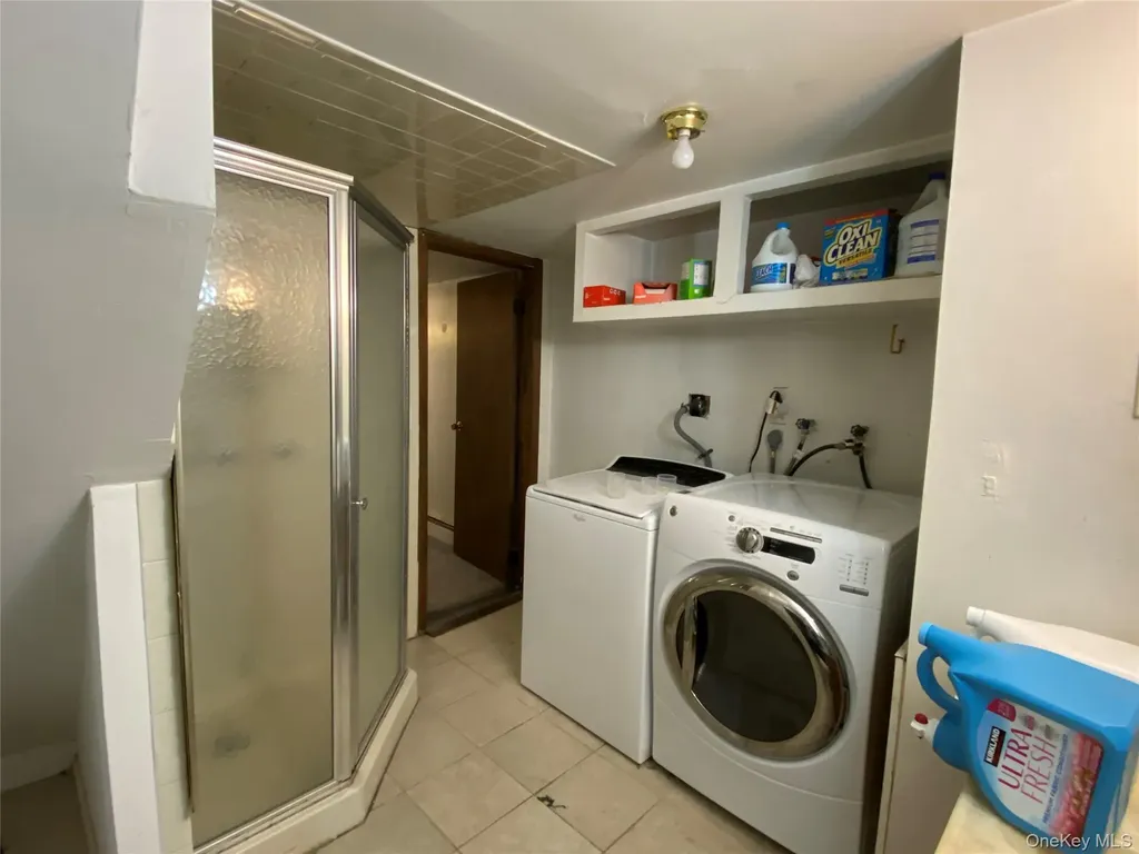 20 Oak Place Selden NY 11784