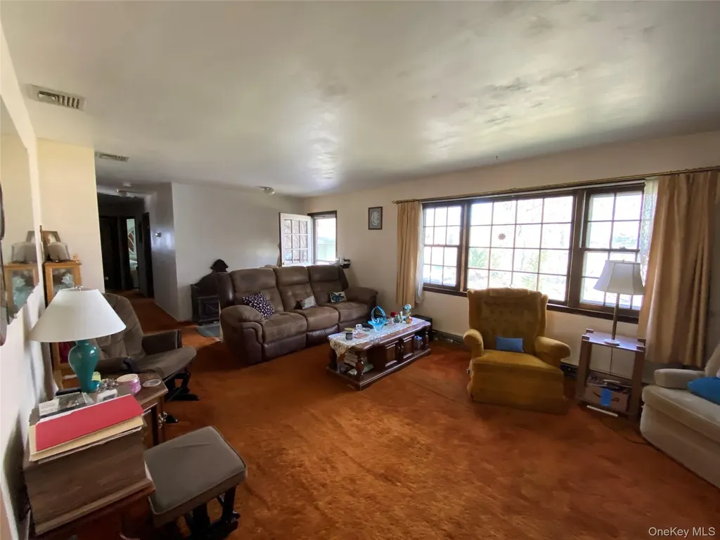20 Oak Place Selden NY 11784